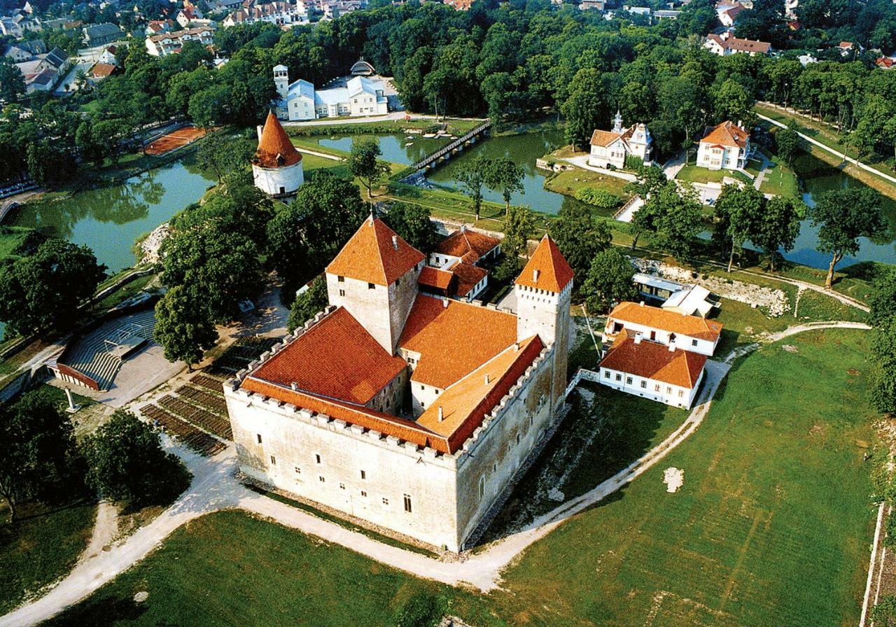 Cozy Summer House With Free Parking Near City Center & Beach Kuressaare Exterior photo