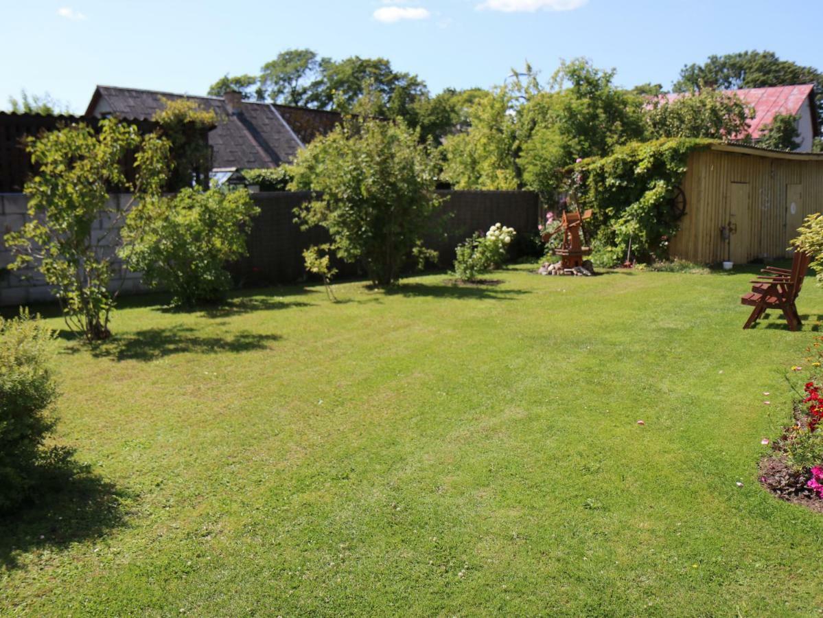 Cozy Summer House With Free Parking Near City Center & Beach Kuressaare Exterior photo